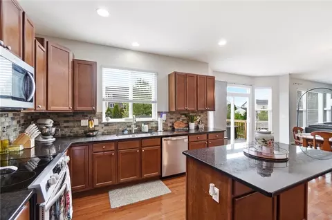 Kitchen - 5357 Othello Dr, Middletown, OH 45005 photo 4 of 5