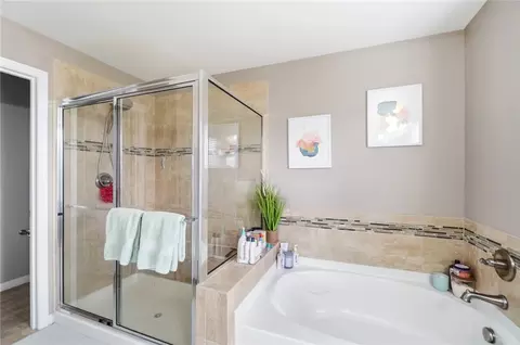 Bath - 5357 Othello Dr, Middletown, OH 45005 photo 2 of 7