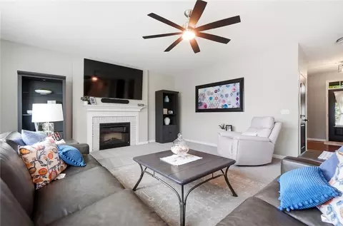 Living - 5357 Othello Dr, Middletown, OH 45005 photo 2 of 3