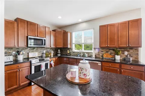Kitchen - 5357 Othello Dr, Middletown, OH 45005 photo 3 of 5