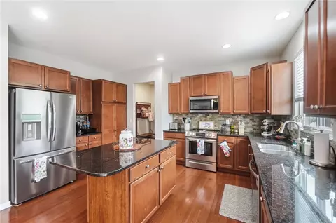 Kitchen - 5357 Othello Dr, Middletown, OH 45005 photo 2 of 5