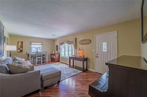 Living - 516 Earnshaw Dr, Kettering, OH 45429 photo 1 of 3