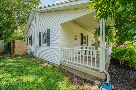 Exterior - 516 Earnshaw Dr, Kettering, OH 45429 photo 2 of 10