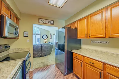 Kitchen - 516 Earnshaw Dr, Kettering, OH 45429 photo 3 of 6