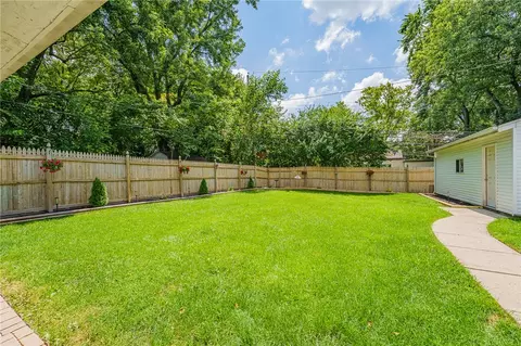 Exterior - 516 Earnshaw Dr, Kettering, OH 45429 photo 8 of 10