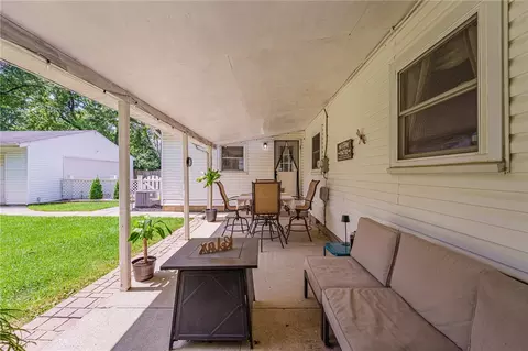 Exterior - 516 Earnshaw Dr, Kettering, OH 45429 photo 7 of 10
