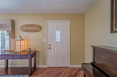 Entry Way - 516 Earnshaw Dr, Kettering, OH 45429 photo 1 of 2