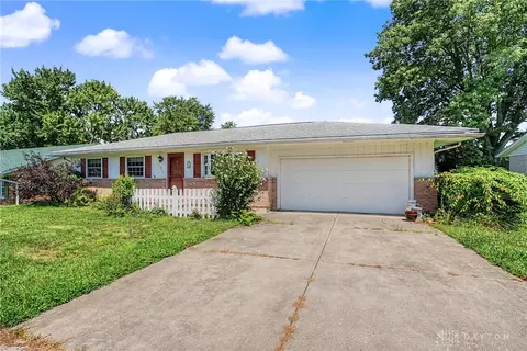 211 E Westbrook Rd, Brookville, OH 45309