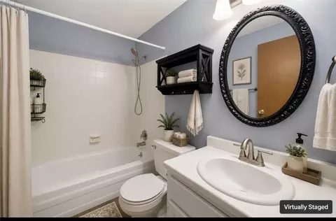 Bath - 3015 Colony Ln, Springfield, OH 45503 photo 1 of 2