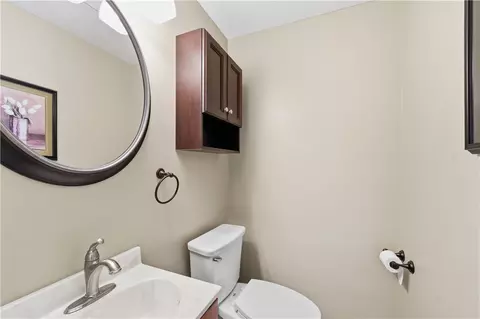 Bath - 3015 Colony Ln, Springfield, OH 45503 photo 2 of 2