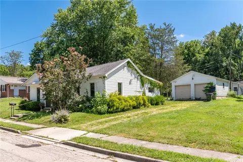 Exterior - 847 E 3rd St, Xenia, OH 45385 photo 4 of 5