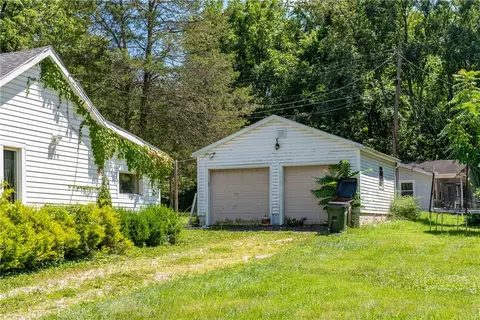Exterior - 847 E 3rd St, Xenia, OH 45385 photo 3 of 5