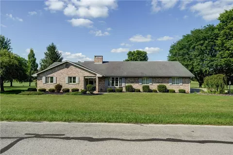 6468 Country Club Dr, Greenville, OH 45331