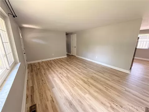Living - 1071 Romanus Dr, Vandalia, OH 45377 photo 1 of 3
