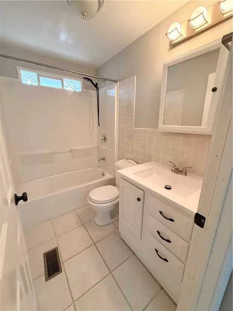 Bath - 1071 Romanus Dr, Vandalia, OH 45377 photo 1 of 1
