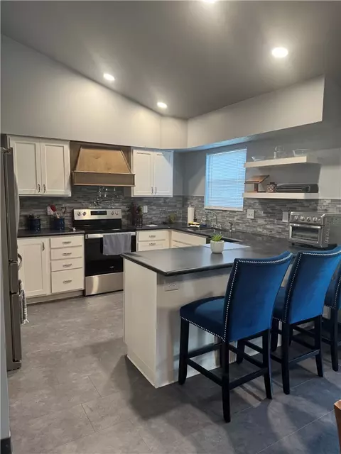 Kitchen - 1284 Pheasant Run, Springfield, OH 45503 photo 5 of 7