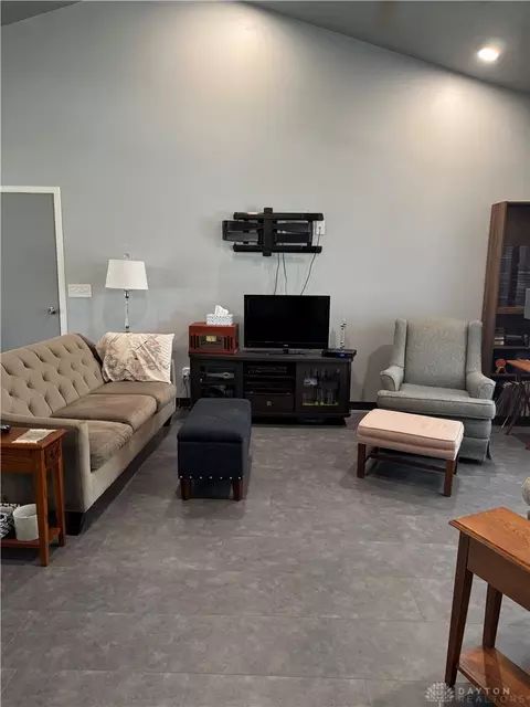 Living - 1284 Pheasant Run, Springfield, OH 45503 photo 1 of 3