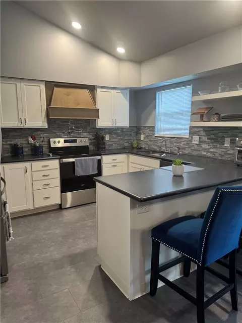 Kitchen - 1284 Pheasant Run, Springfield, OH 45503 photo 6 of 7