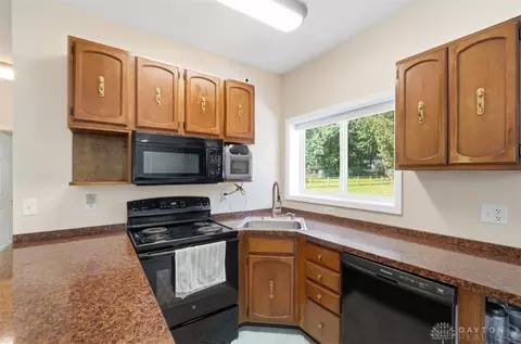 Kitchen - 69 Wolfer Dr, Amelia, OH 45102 photo 4 of 5