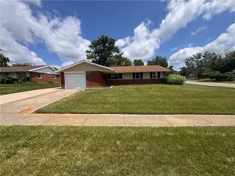 6900 Morley Ln, Huber Heights, OH 45424