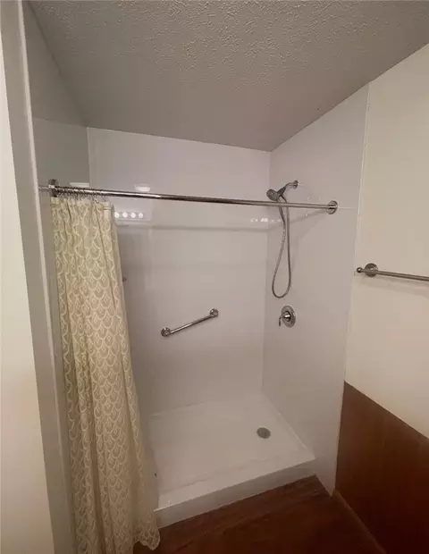 Bath - 3620 Old Mill Rd, Springfield, OH 45502 photo 5 of 5