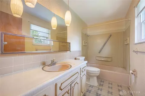 Bath - 4848 Marshall Rd, Kettering, OH 45429 photo 2 of 4