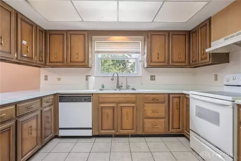 Kitchen - 4848 Marshall Rd, Kettering, OH 45429 photo 3 of 4