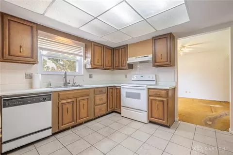 Kitchen - 4848 Marshall Rd, Kettering, OH 45429 photo 2 of 4