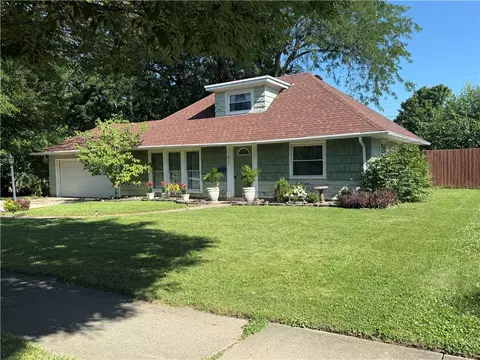 Exterior - 813 E Stroop Rd, Kettering, OH 45429 photo 3 of 8