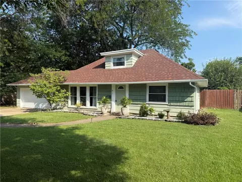 Exterior - 813 E Stroop Rd, Kettering, OH 45429 photo 3 of 4