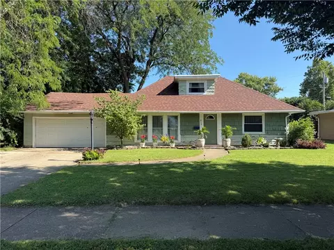 Exterior - 813 E Stroop Rd, Kettering, OH 45429 photo 2 of 8