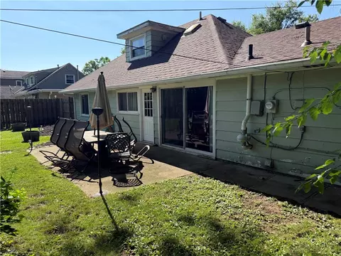 Exterior - 813 E Stroop Rd, Kettering, OH 45429 photo 7 of 8