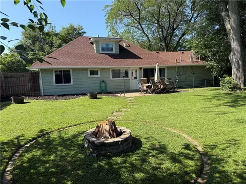 Exterior - 813 E Stroop Rd, Kettering, OH 45429 photo 5 of 8
