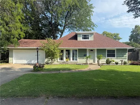 Exterior - 813 E Stroop Rd, Kettering, OH 45429 photo 2 of 4