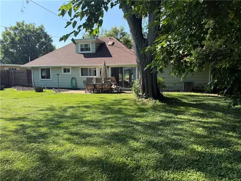 Exterior - 813 E Stroop Rd, Kettering, OH 45429 photo 6 of 8
