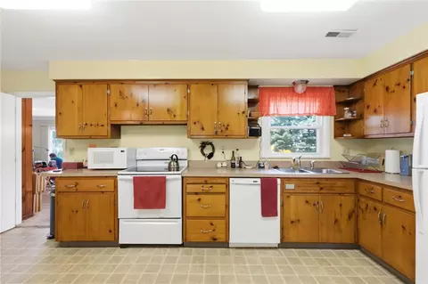 Kitchen - 4048 Upham Rd, Kettering, OH 45429 photo 3 of 3