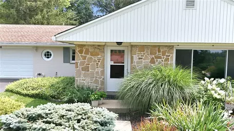 Exterior - 4048 Upham Rd, Kettering, OH 45429 photo 4 of 12