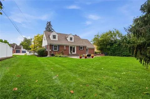 Exterior - 413 N Bromfield Rd, Kettering, OH 45429 photo 6 of 11