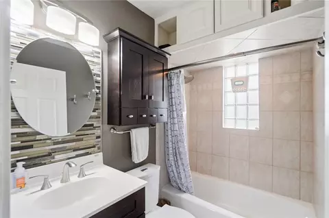 Bath - 413 N Bromfield Rd, Kettering, OH 45429 photo 6 of 6