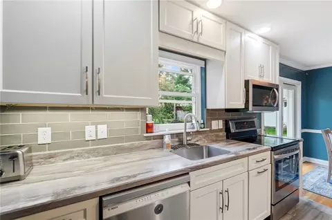 Kitchen - 413 N Bromfield Rd, Kettering, OH 45429 photo 4 of 7