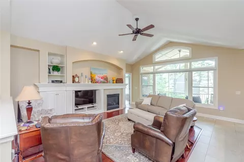 Living - 900 Eagle Run Dr, Centerville, OH 45458 photo 1 of 1