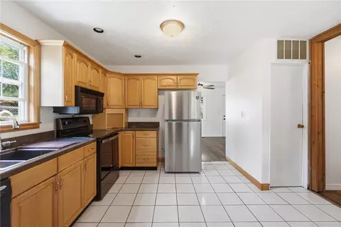 Kitchen - 2348 N Aragon Ave, Kettering, OH 45420 photo 4 of 4