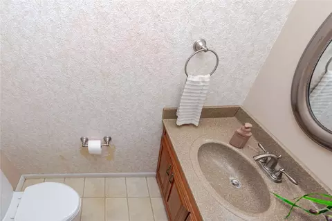 Bath - 829 Clareridge Ln, Centerville, OH 45458 photo 2 of 3