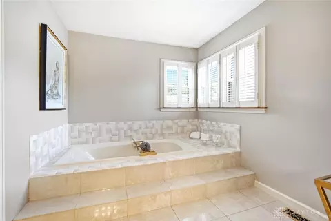 Bath - 3595 Far Hills Ave, Kettering, OH 45429 photo 3 of 4