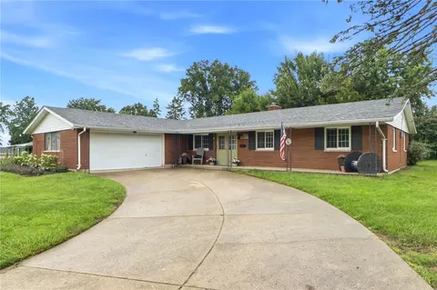 555 Adrian Ct, Fairborn, OH 45324