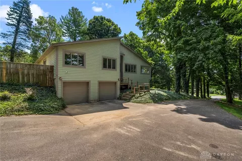 Exterior - 303 E Whipp Rd, Centerville, OH 45459 photo 4 of 13