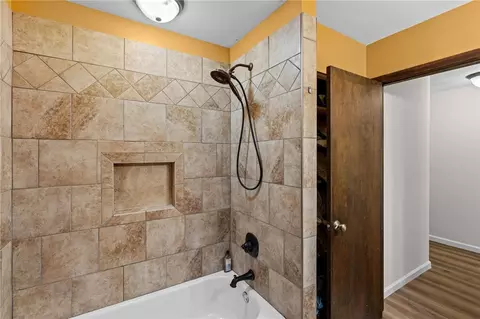 Bath - 303 E Whipp Rd, Centerville, OH 45459 photo 3 of 6