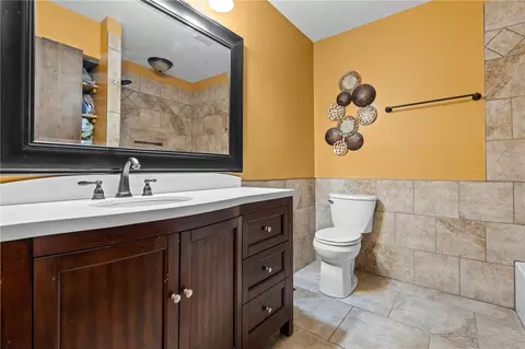 Bath - 303 E Whipp Rd, Centerville, OH 45459 photo 2 of 6