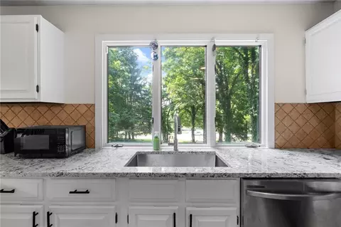 Kitchen - 303 E Whipp Rd, Centerville, OH 45459 photo 6 of 7