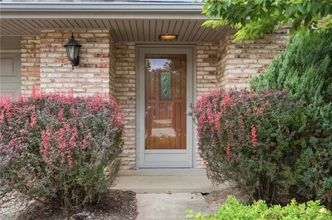 1327 Quail Bend Cir, Kettering, OH 45429 photo 4